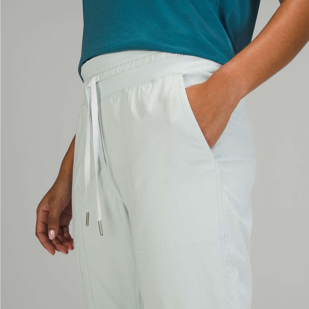 Lululemon Dance Studio MR Crop Lined